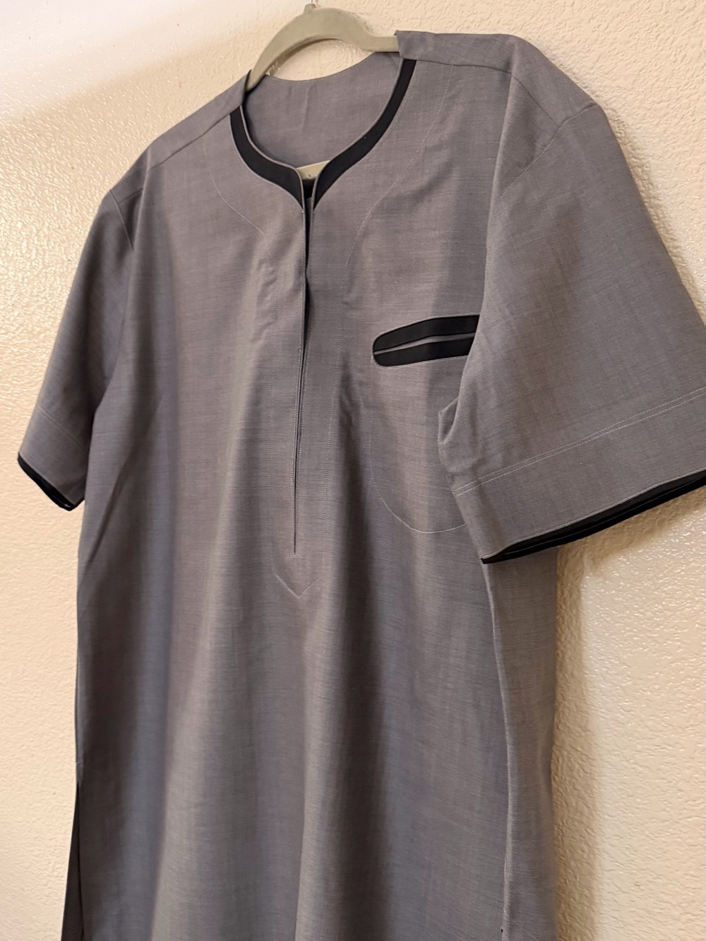 Men's Gray Short-Sleeve Dashiki Shirt with Black Trim